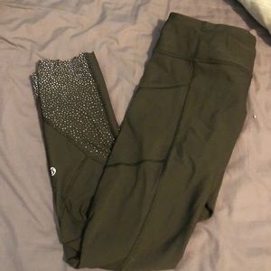 Lululemon scalloped olive green leggings